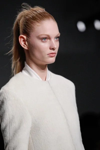 Look 32